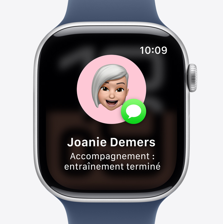 L’écran d’accompagnement, sur une Apple Watch, indique qu’une amie a terminé son entraînement.