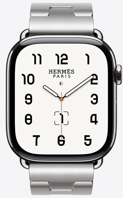 Vue avant du bracelet Grand H satiné en acier inoxydable avec le cadran Hermès classique.